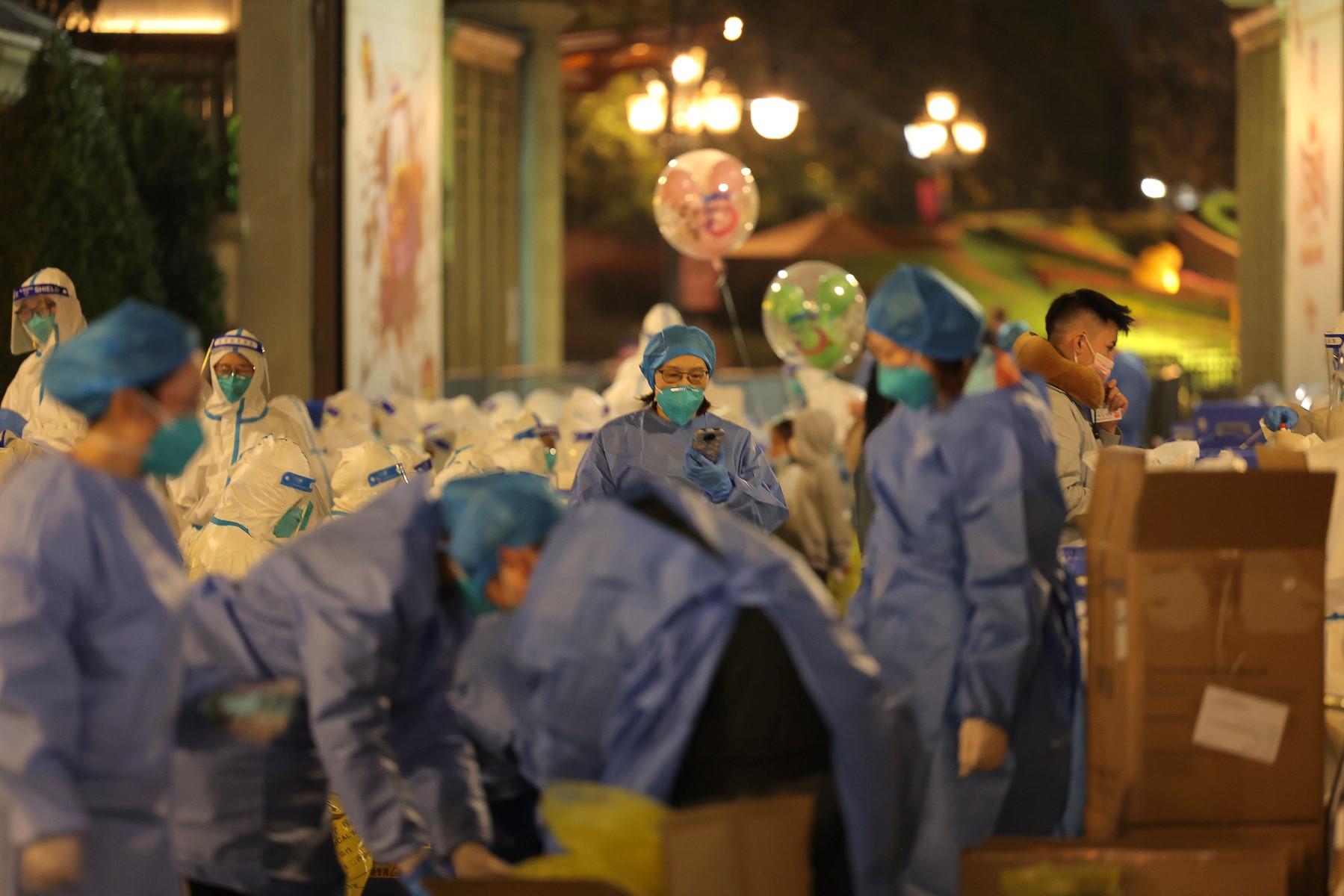 This photo taken on Oct 31, 2021 shows medical personnel preparing to test visitors for the Covid-19 coronavirus at Disneyland in Shanghai. Shanghai's tourism and culture authority said travel agencies and online tourism companies must once again halt organising group tours between Shanghai and other provinces after the city reported five new domestically transmitted infections. Photo: AFP