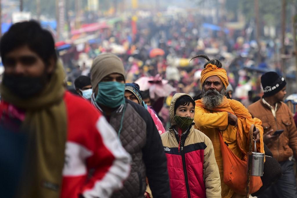 Hindu devotees arrive in numbers to take a holy dip on the occasion of the Makarsankranti festival during the annual Hindu 'Magh Mela' festival at Sangam, the confluence of the rivers Ganges, Yamuna and the mythical Saraswati, in Allahabad on Jan 14. Photo: AFP