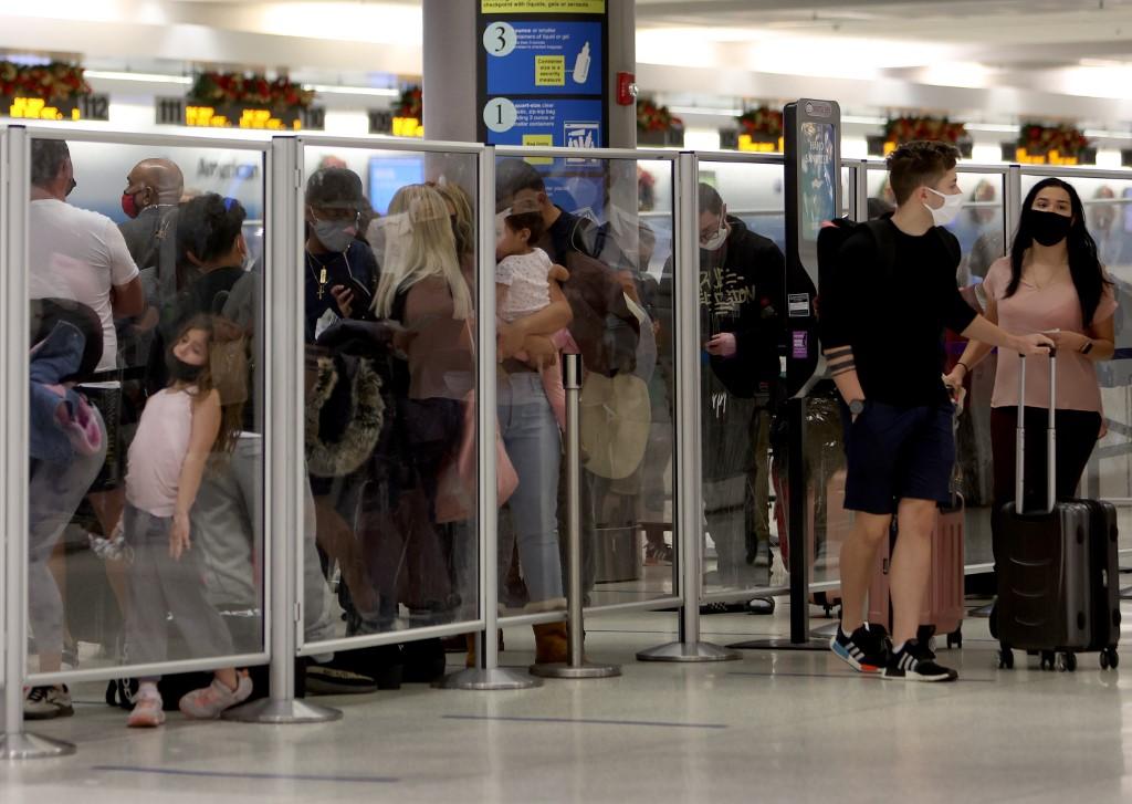 Travellers wait in a security line as they make their way through Miami International Airport on Dec 28, 2021 in Miami, Florida. Photo: AFP