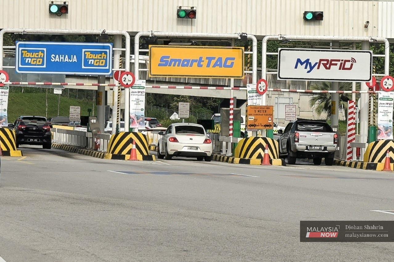 Drivers pass through the UPM toll plaza along the North-South Highway.