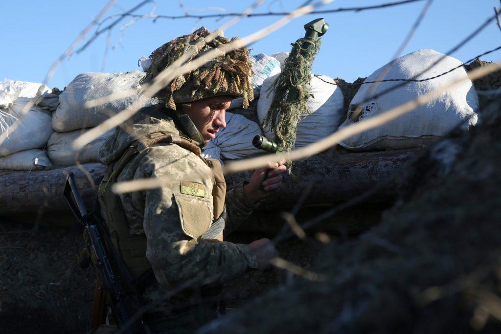 A Ukrainian military forces serviceman secures a trench on the frontline with Russia-backed separatists near to Avdiivka, southeastern Ukraine, on Jan 8. Photo: AFP