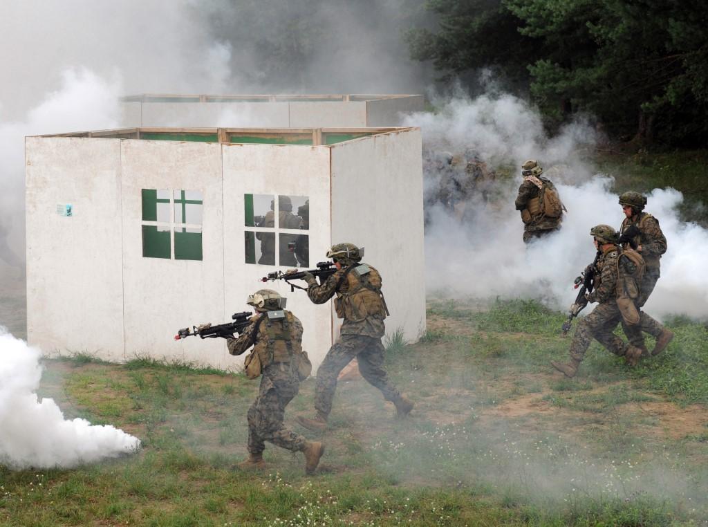 In this file photo taken on July 24, 2015, US servicemen take part in a military drill in Yavoriv polygon, Lviv district, western Ukraine. Photo: AFP