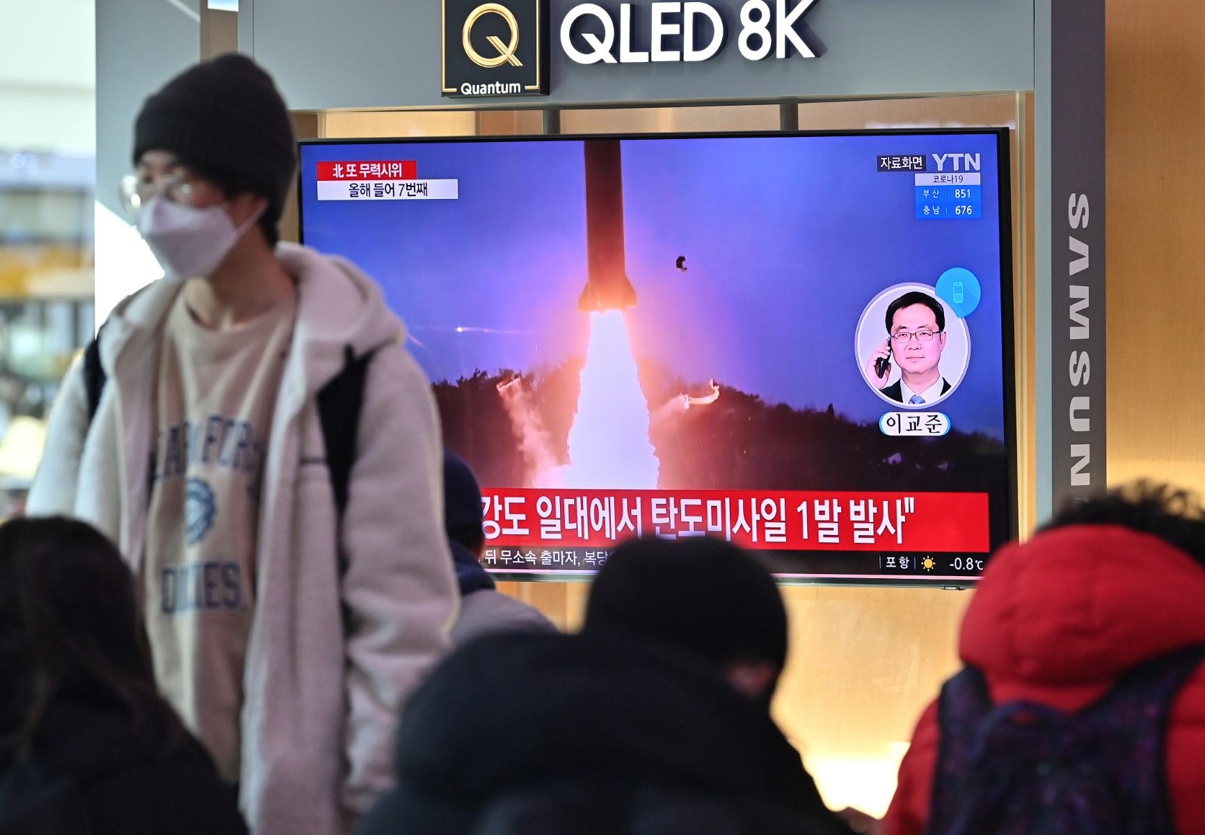 People watch a television screen showing a news broadcast with file footage of a North Korean missile test, at a railway station in Seoul on Jan 30, after North Korea fired a 'suspected ballistic missile' in the country's seventh weapons test this month according to the South's military. Photo: AFP
