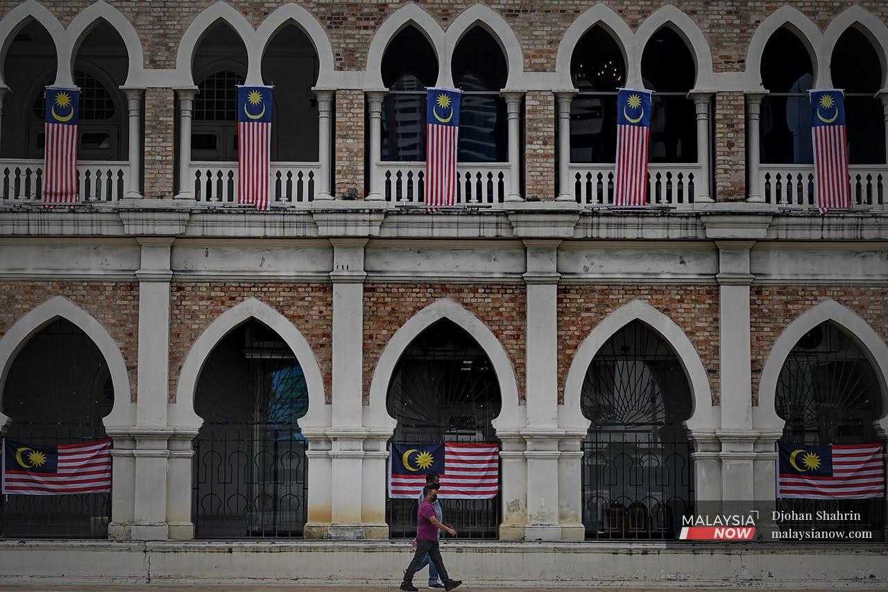 Pedestrians wearing face masks to curb the spread of Covid-19 walk past the Sultan Abdul Samad building in Kuala Lumpur in this file picture.