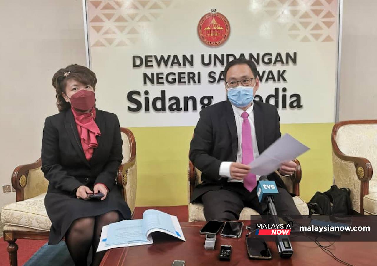 Sarawak DAP chief Chong Chieng Jen speaks at a press conference in Kuching today, flanked by Pending assemblyman Violet Yong.