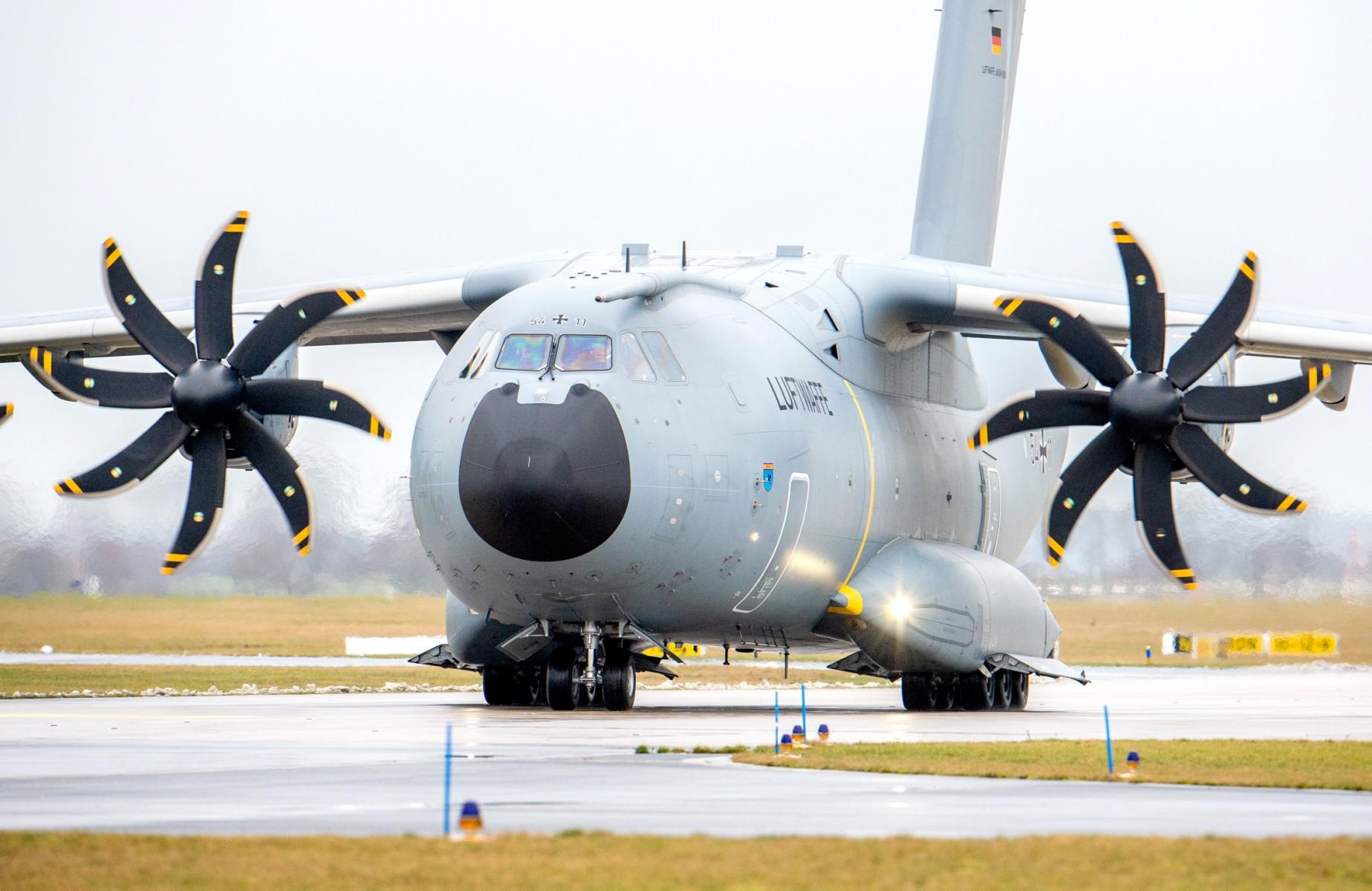 An Airbus A400M military transport plane of the German Air Force prepares to take off from the military airport in Wunstorf near Hanover, northwestern Germany, on Feb 3, 2021. Photo: AFP