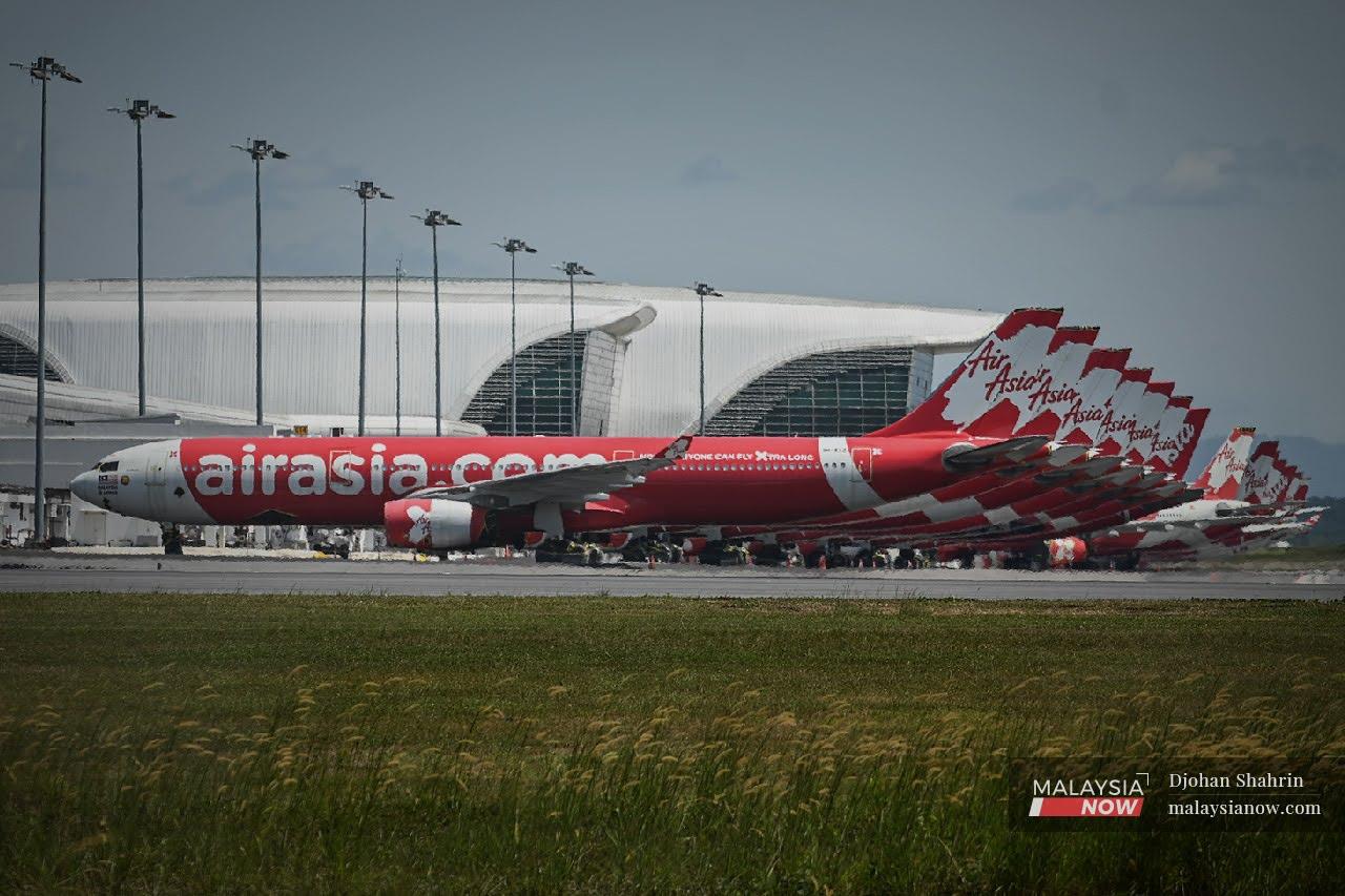 AirAsia X Bhd continued to be in the red in the first financial quarter ended Sept 30, 2021, reporting a net loss of RM149.14 million.