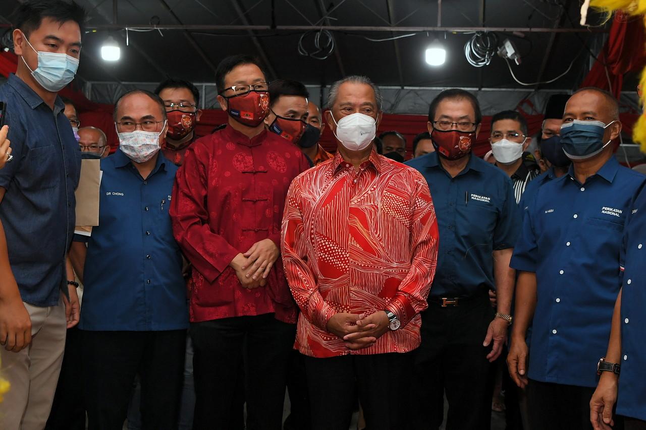 National Recovery Council chairman Muhyiddin Yassin (third right) at the Perikatan Nasional Chinese New Year reception in Pontian last night. Photo: Bernama