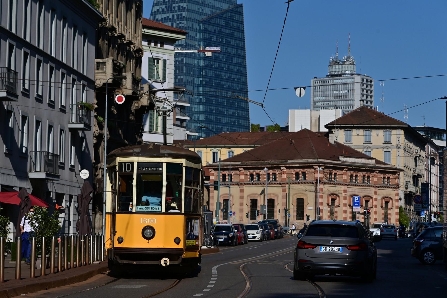 A picture taken in the Porta Nuova neighborhood on July 29, 2021 shows a typical old Milan tram. Photo: AFP
