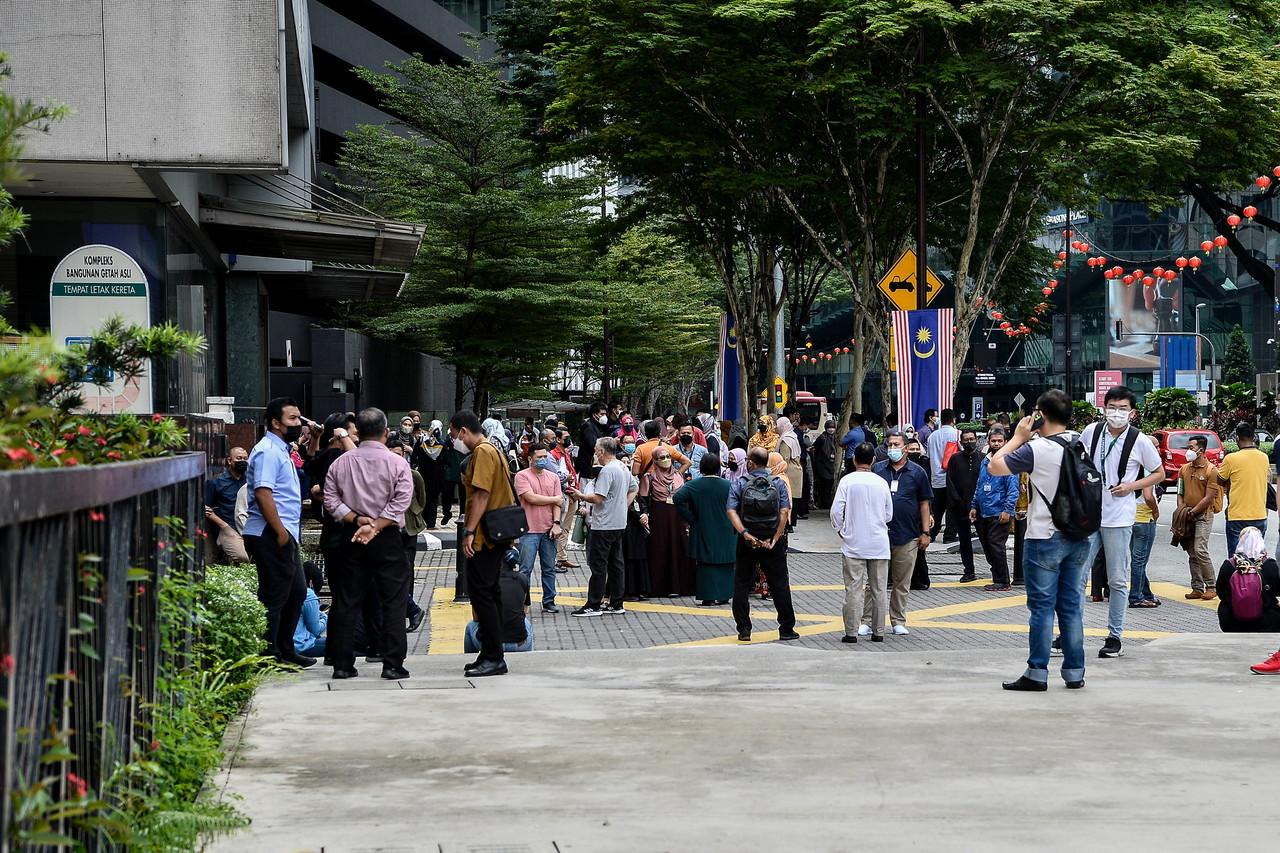 People wait in the street after evacuating a building in Kuala Lumpur following the tremors experienced due to an earthquake which hit Indonesia this morning. Photo: Bernama