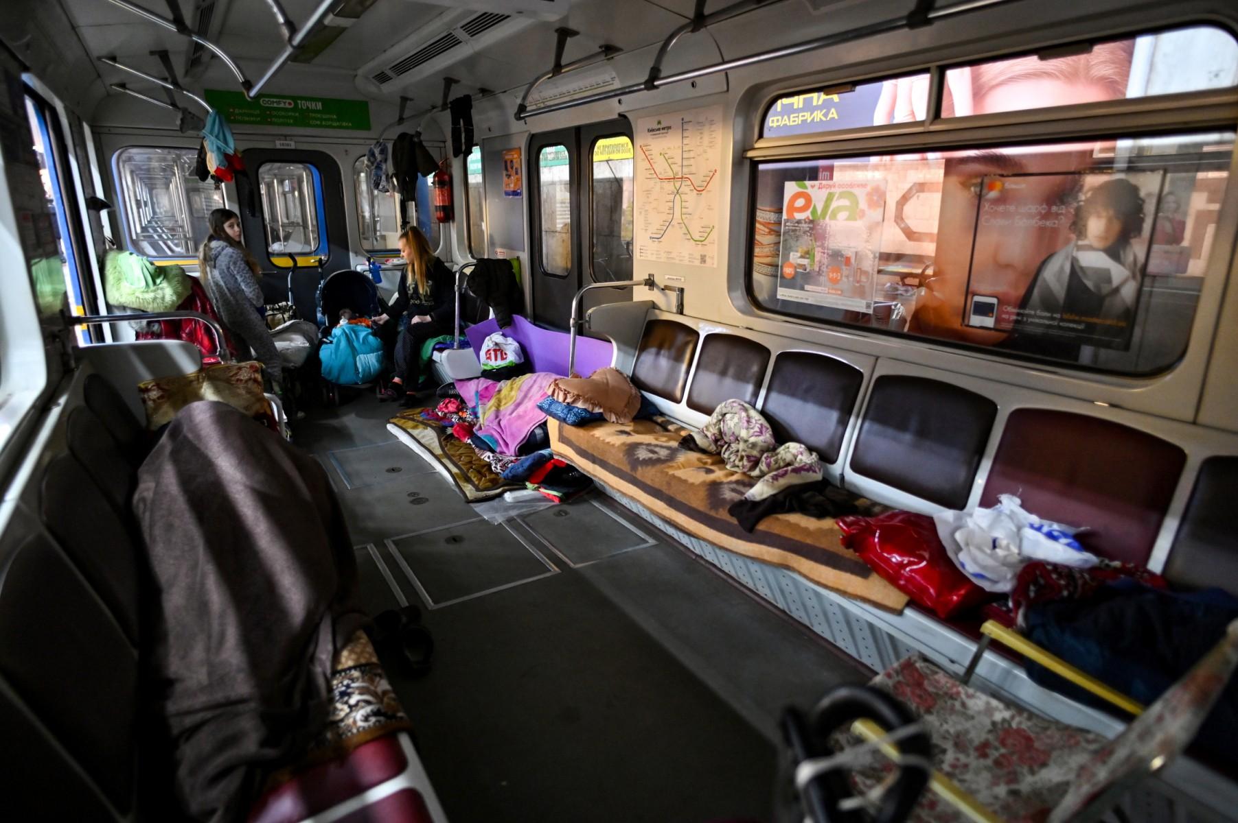 A family takes shelter in a metro car in Kyiv on March 2. On the seventh day of fighting in Ukraine Russia claims control on March 2 of the southern port city of Kherson, street battles rage in Ukraine's second-biggest city Kharkiv, and Kyiv braces for a feared Russian assault. Photo: AFP