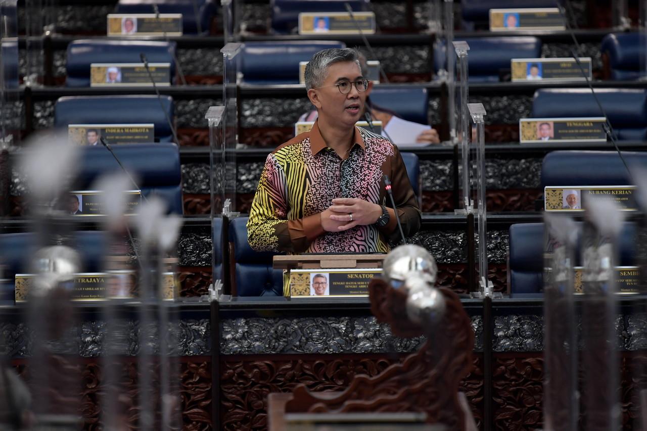 Menteri Kewangan Tengku Zafrul Aziz bercakap pada sesi perbahasan Mesyuarat Pertama Penggal Kelima, Parlimen ke-14 di Parlimen hari ini. Gambar: Bernama