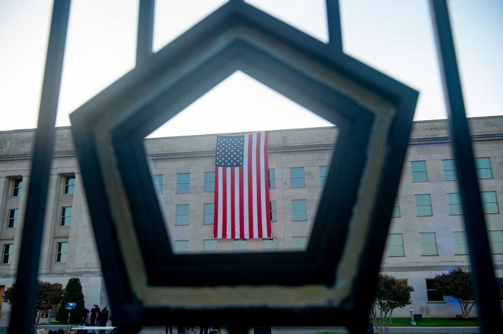 Bendera Amerika Syarikat tergantung di satu sudut di Pentagon di Washington. Gambar: AFP