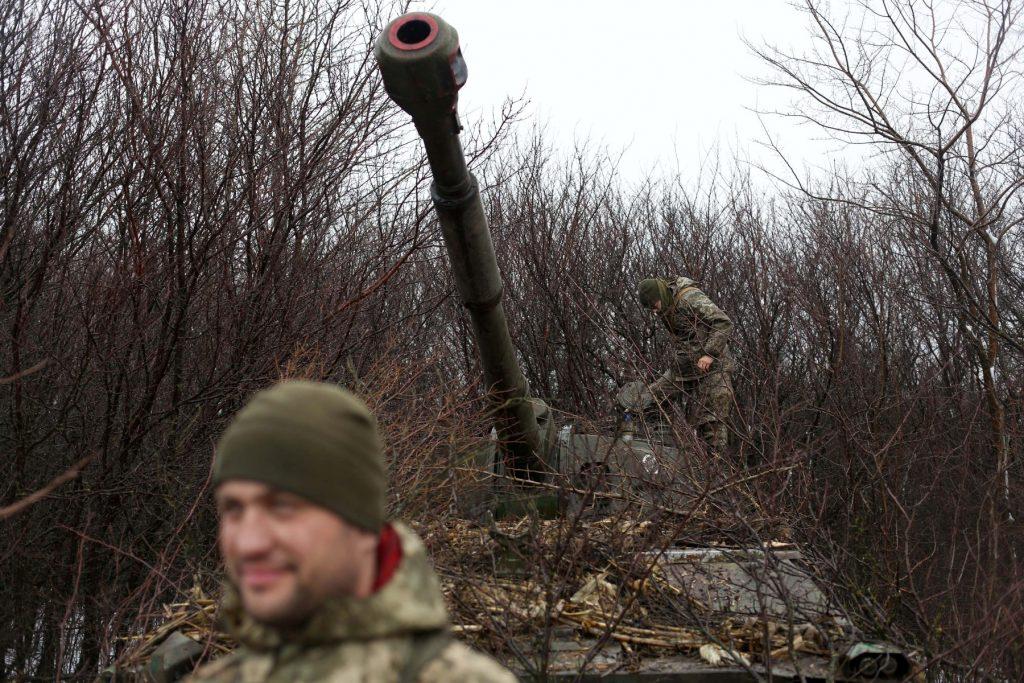 Servicemen of Ukrainian Military Forces wait at their positions in the Luhansk region on March 2. Photo: AFP