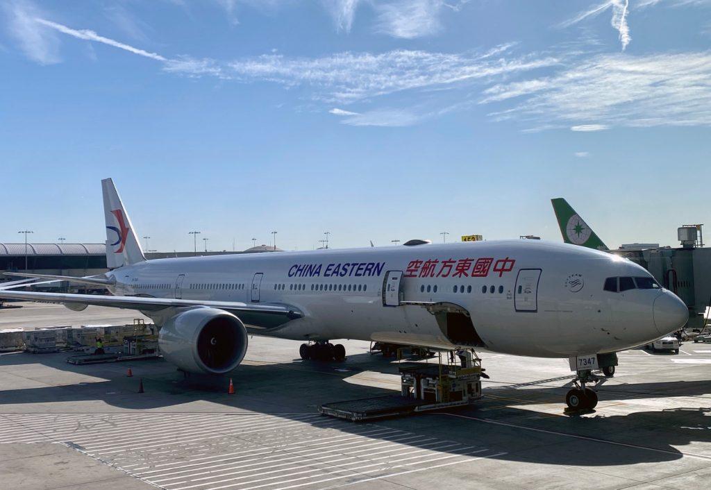 Pesawar penerbangan China Eastern Airlines di Lapangan Terbang Antarabangsa Los Angeles pada 12 Februari 2020. Gambar: AFP