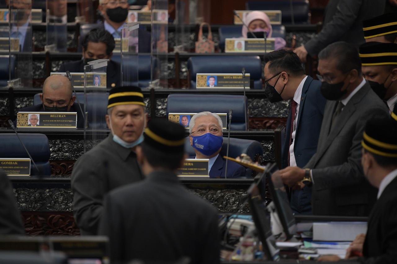 Prime Minister Ismail Sabri Yaakob in the Dewan Rakyat during the vote on a government bill on the Security Offences (Special Measures) Act 2012 which was shot down by 86 MPs against 84. Photo: Bernama