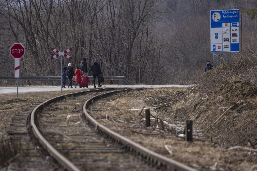 Refugees from Ukraine are seen as they arrive at the Polish-Ukrainian border crossing in Kroscienko, Poland, on March 3. Photo: AFP