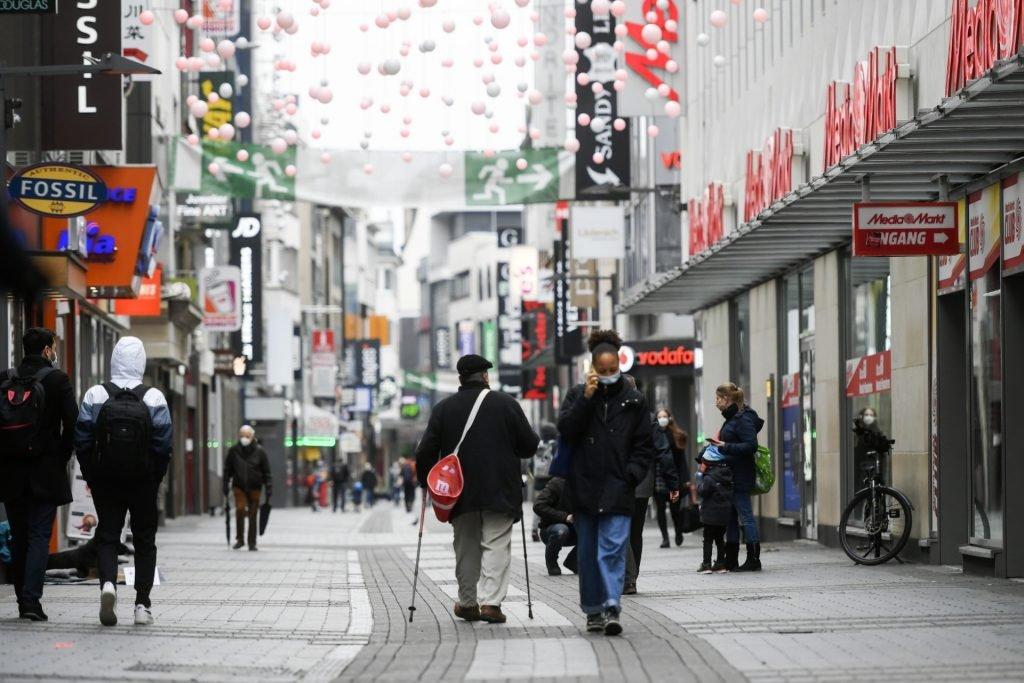 People walk through a pedestrian area in Cologne, western Germany on Jan 4, 2021 amid the ongoing Covid-19 pandemic. Photo: AFP