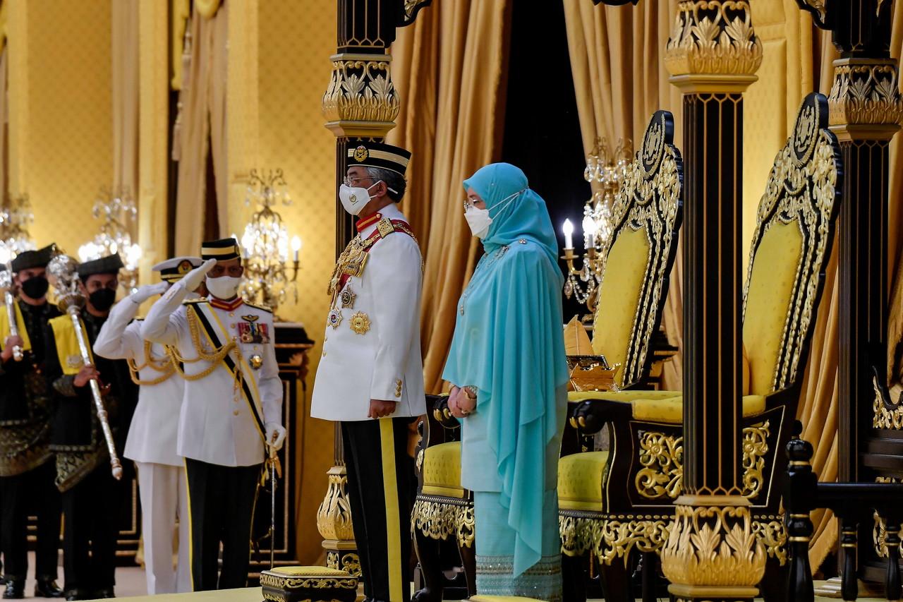 Yang di-Pertuan Agong Sultan Abdullah Sultan Ahmad Shah and Raja Permaisuri Tunku Azizah Aminah Maimunah Iskandariah. Photo: Bernama