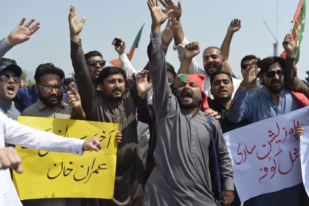 Activists of ruling Pakistan Tehreek-e-Insaf shout slogans during a protest in front of the National Assembly in Islamabad on April 3. Photo: AFP