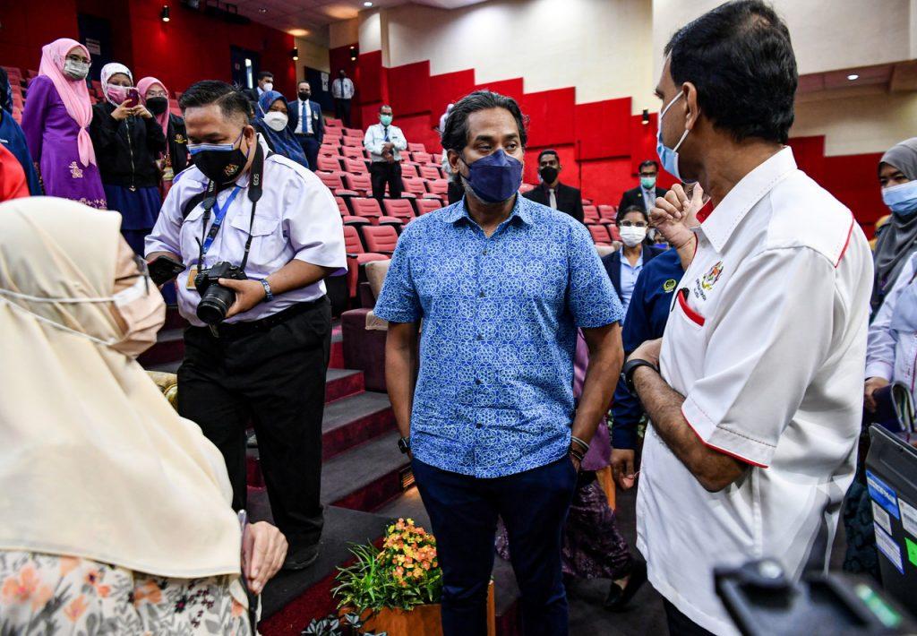 Menteri Kesihatan Khairy Jamaluddin di Hospital Raja Permaisuri Bainun, Ipoh hari ini. Gambar: Bernama