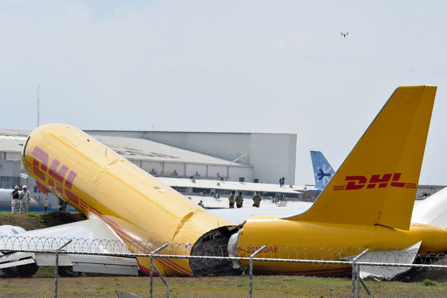 A DHL cargo plane is seen after emergency landing at the Juan Santa Maria international airport due to a mechanical problem, in Alajuela, Costa Rica, on April 7. Photo: AFP
