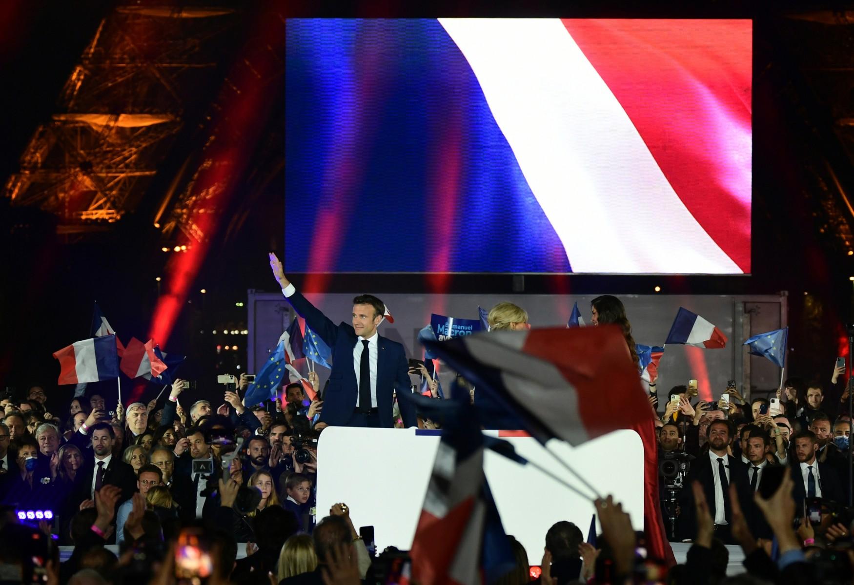 French President Emmanuel Macron and his wife Brigitte celebrate after his victory in France's presidential election, at the Champ de Mars in Paris, on April 24. Photo: AFP