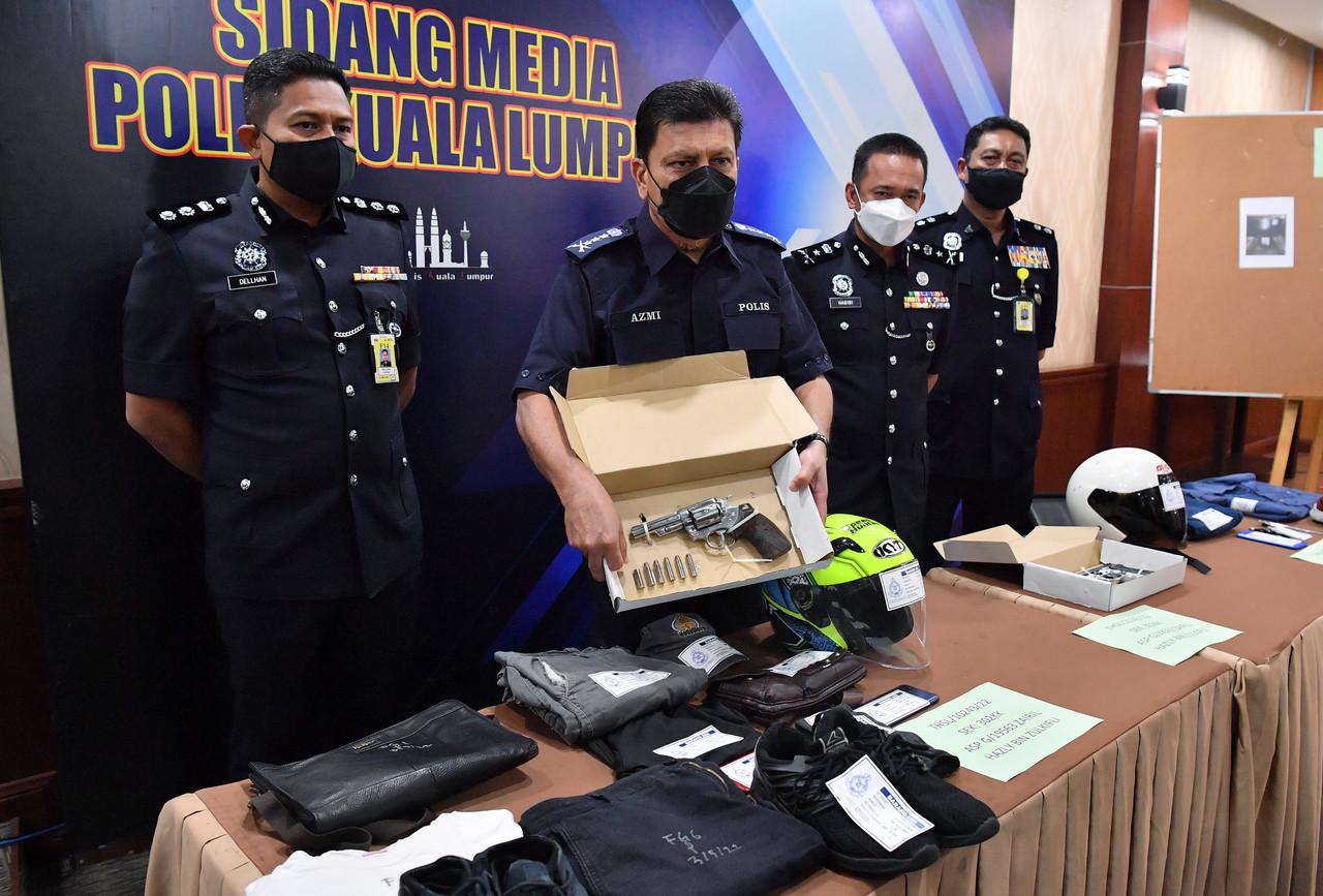 Kuala Lumpur police chief Azmi Abu Kassim shows one of the firearms seized during a raid in Puchong last night. Photo: Bernama