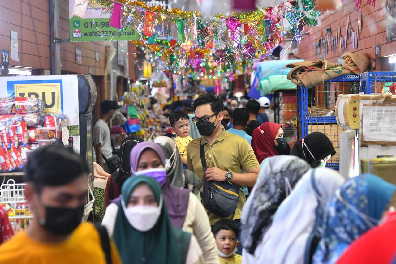 Visitors stroll through Pasar Besar Kedai Payang in Kuala Terengganu. Photo: Bernama