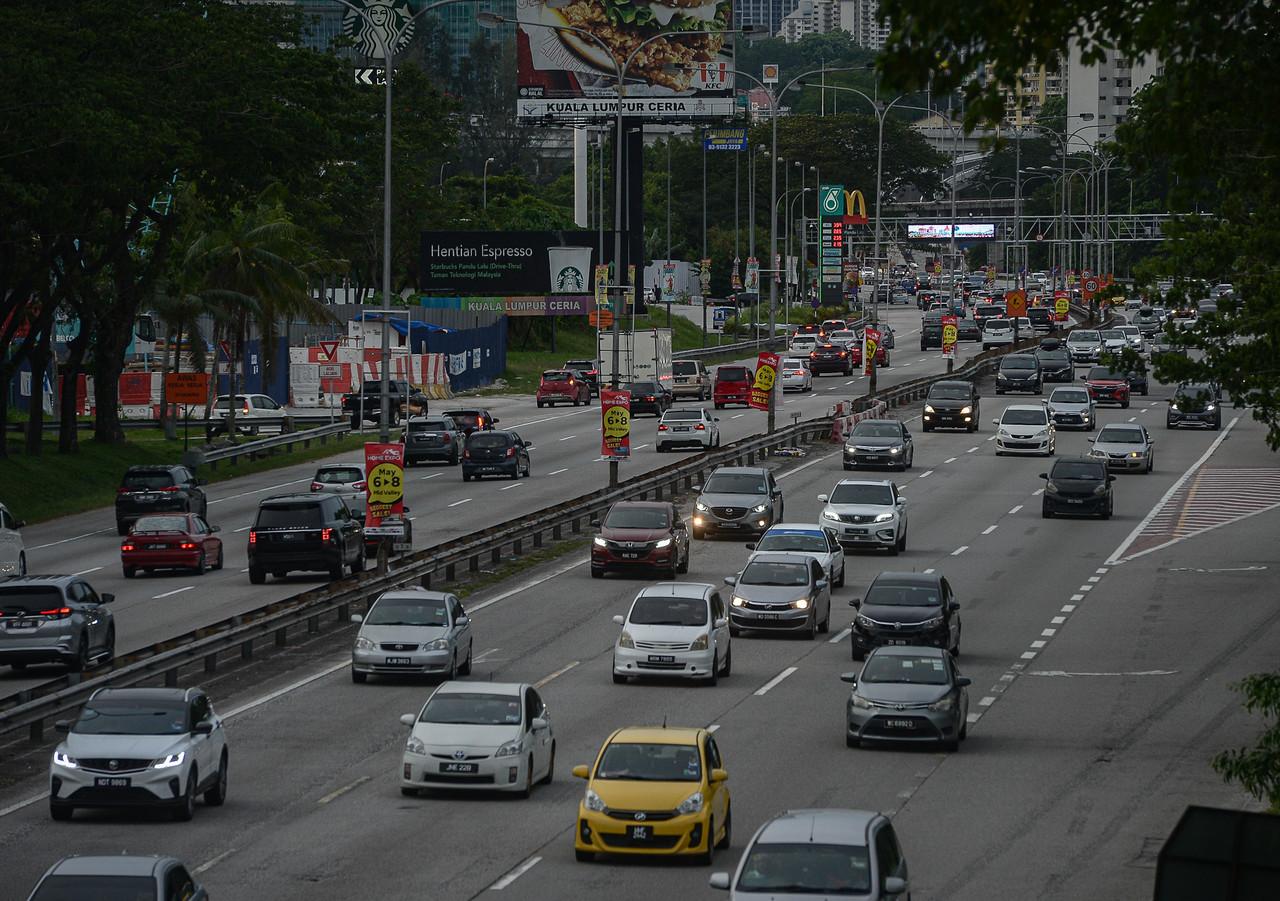 The traffic flow from the south heading towards the capital city near the Sungai Besi toll plaza yesterday. Photo: Bernama