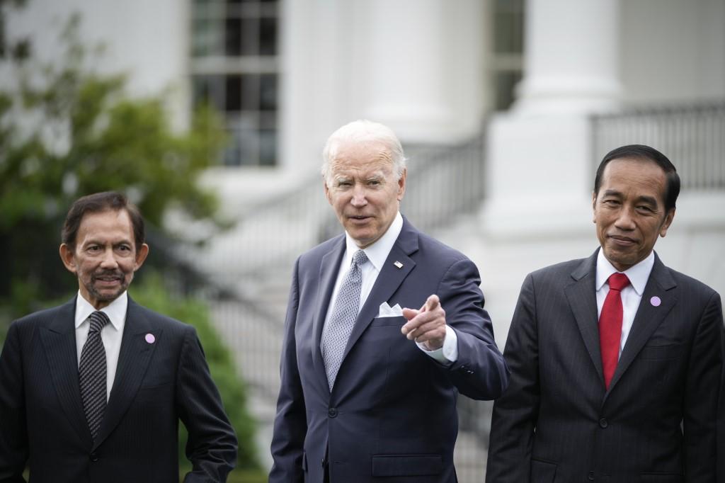 US President Joe Biden, flanked by Brunei Sultan Hassanal Bolkiah (left) and Indonesian President Indonesia Joko Widodo, at the White House on May 12 in Washington, DC. Photo: AFP