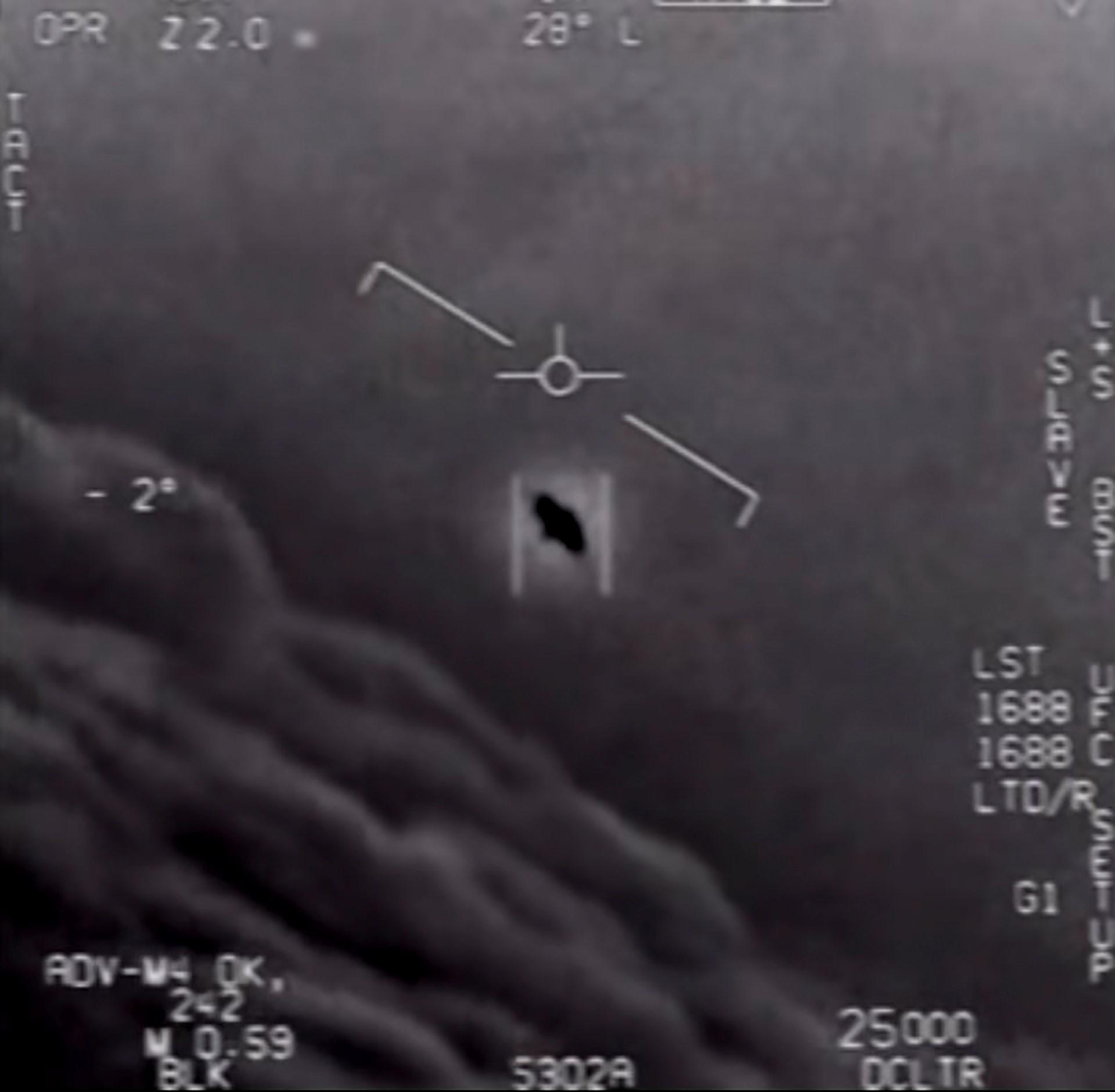 This video grab image obtained April 28, 2020 courtesy of the US Department of Defense shows part of an unclassified video taken by Navy pilots that have circulated for years showing interactions with 'unidentified aerial phenomena'. Photo: AFP