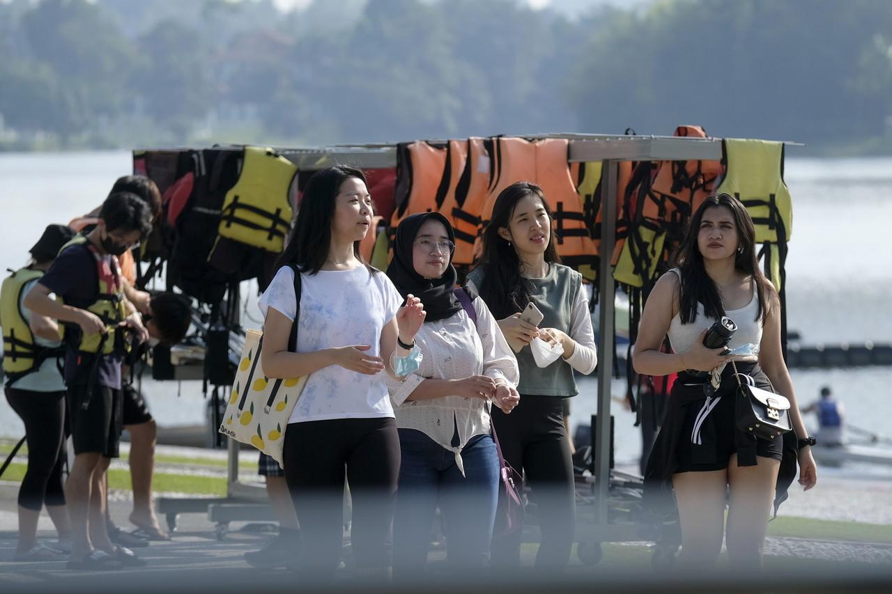 People stroll around outdoors without face masks at the Kelab Tasik Putrajaya recreational centre as Malaysia continues its transition towards the endemic phase of Covid-19. Photo: Bernama