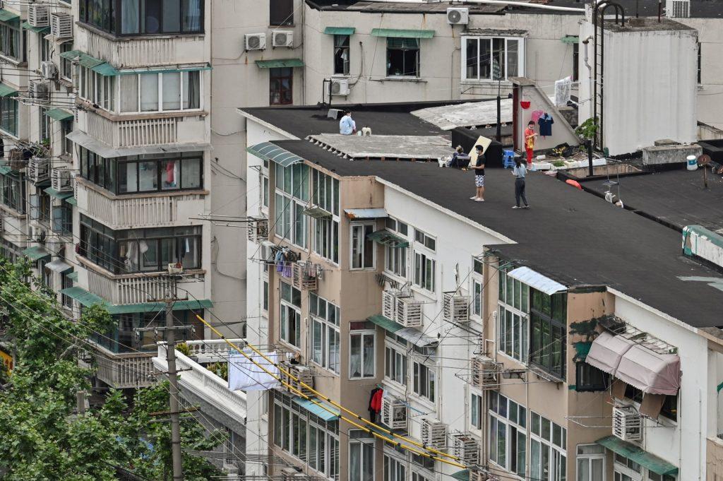 People stand on a rooftop of a building during a Covid-19 lockdown in the Jing'an district in Shanghai on May 7. Photo: AFP