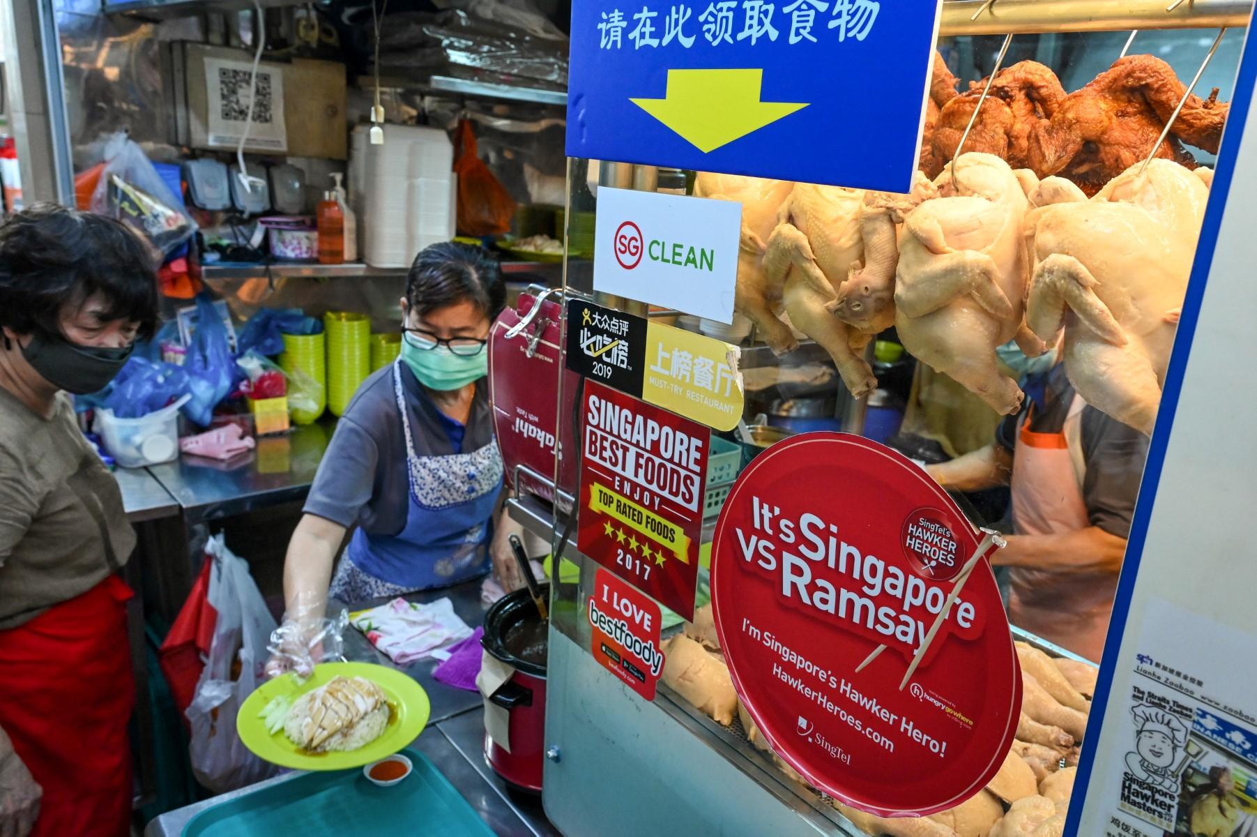 A vendor prepares a plate of chicken rice at a hawker centre in Singapore on May 31. Singapore imports a third of its chicken supply from Malaysia, which will halt the export of 3.6 million chickens a month from June 1 onwards, amid surging prices and supply concerns. Photo: AFP