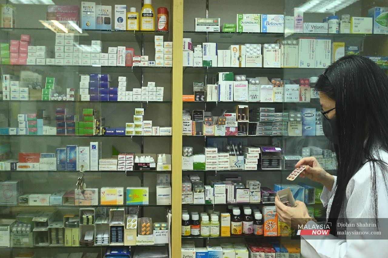 The health ministry says the supply of medicine in the country is under control.