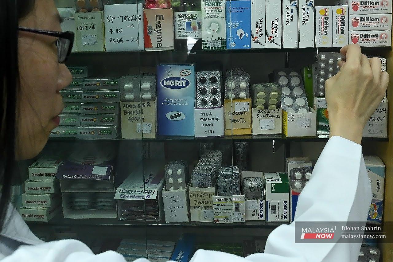 Kementerian Kesihatan berkata bekalan ubat dalam negara masih lagi mencukupi dan terkawal.