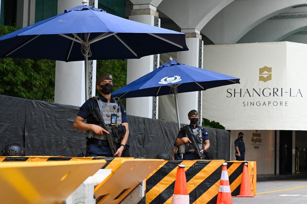 Police stand guard outside the venue of the Shangri-La Dialogue summit in Singapore on June 10. Photo: AFP