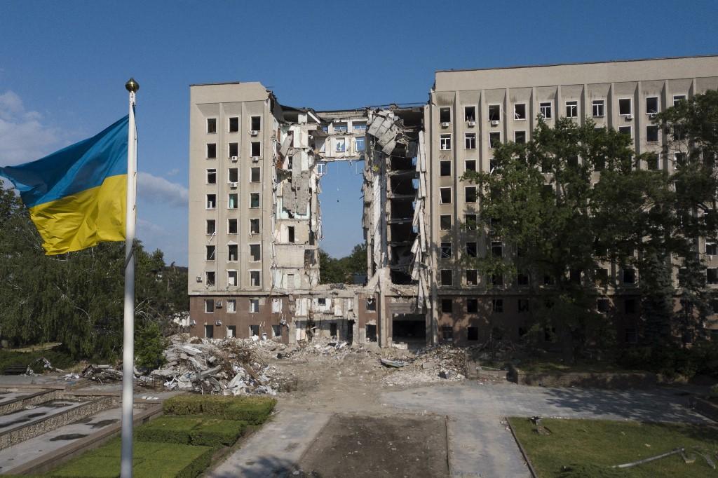 This photograph taken on June 10 shows the regional government building destroyed by a Russian missile strike in March, in the southern Ukrainian city of Mykolaiv, amid the Russian invasion of Ukraine. Photo: AFP
