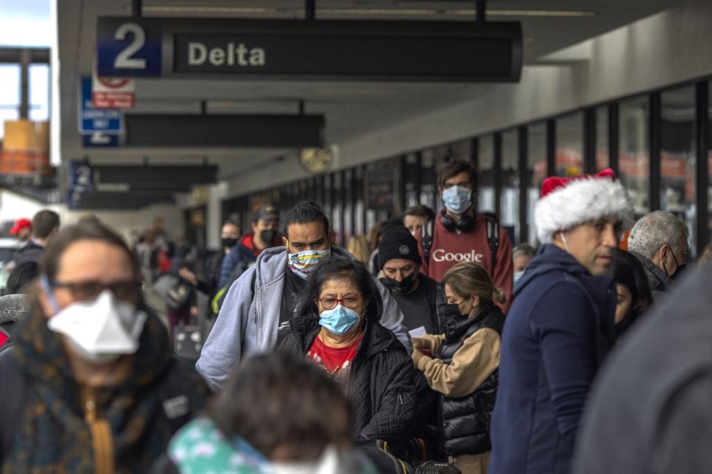 In this file photo taken on Dec 24, 2021, travellers arrive at Los Angeles International Airport in Los Angeles, California. Photo: AFP