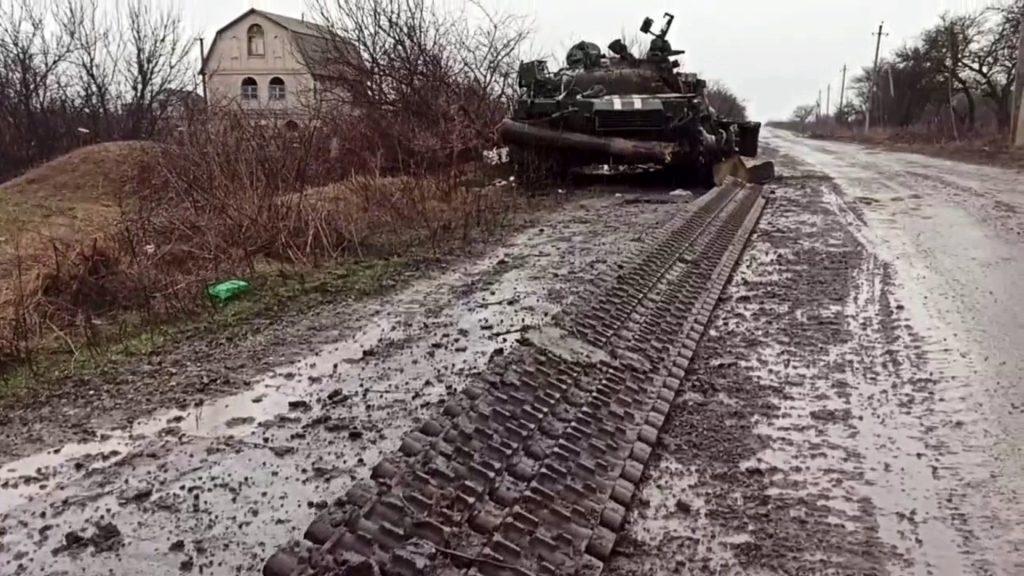 This screen grab obtained from a handout video released by the Russian Defence Ministry on March 4, shows a destroyed Ukrainian army tank in the settlement of Gnutovo outside Mariupol. Photo: AFP