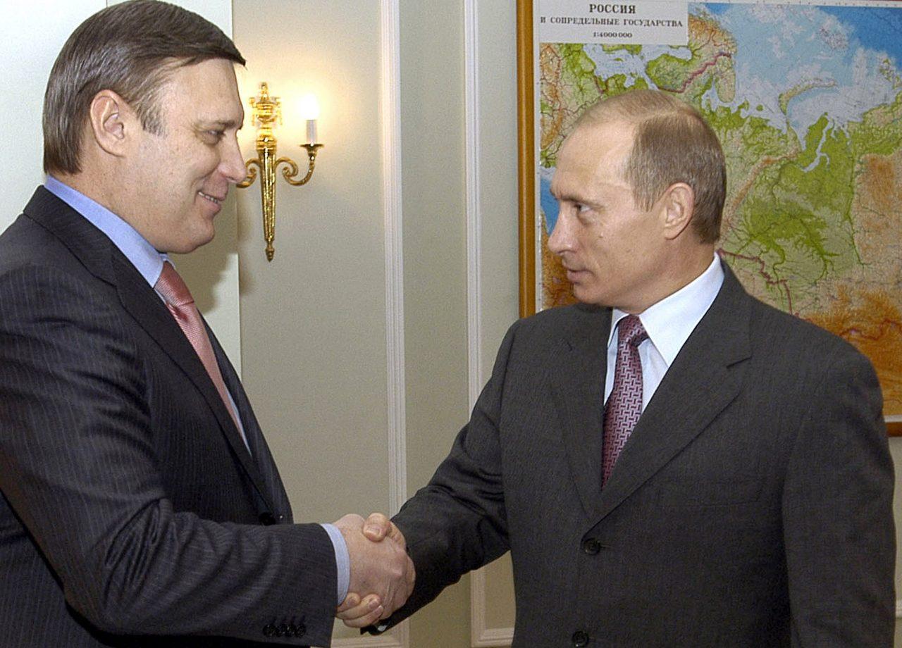 This photograph taken on Jan 6, 2004, shows Russian President Vladimir Putin (right) shaking hands with then prime minister Mikhail Kasyanov (left) during a meeting in Moscow's Kremlin. Photo: AFP