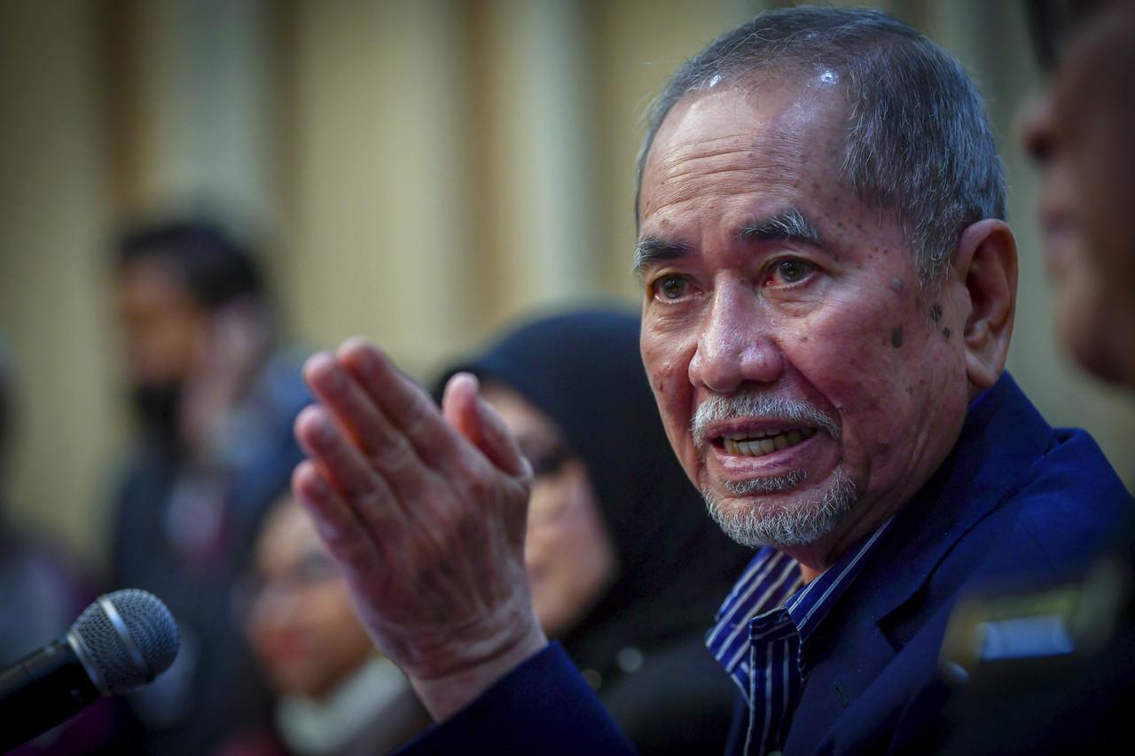 Law minister Wan Junaidi Tuanku Jaafar speaks at a press conference on the abolishment of the mandatory death penalty in Putrajaya today. Photo: Bernama