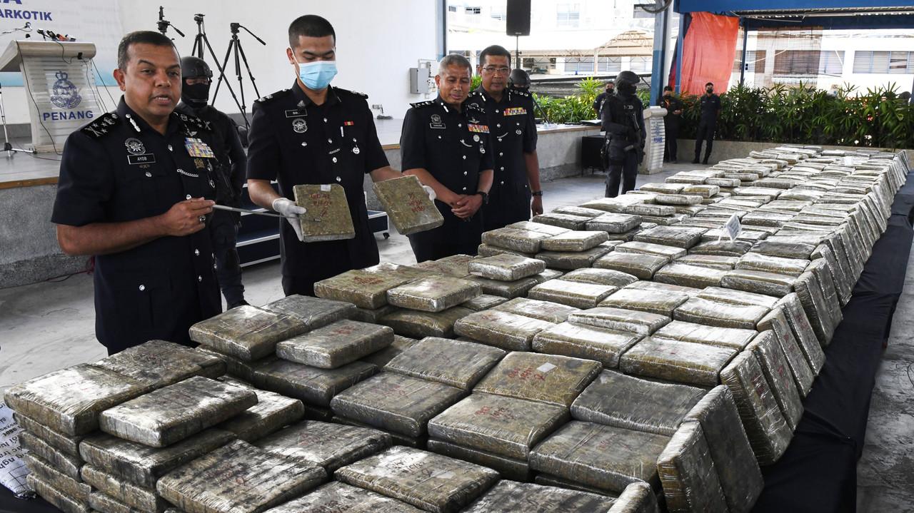 Bukit Aman Narcotics Criminal Investigation Department director Ayob Khan Mydin Pitchay points to a load of seized drugs at a press conference in George Town, Penang, where he said the police had proposed a drop in the minimum amount of syabu possessed in order to qualify for capital punishment. Photo: Bernama