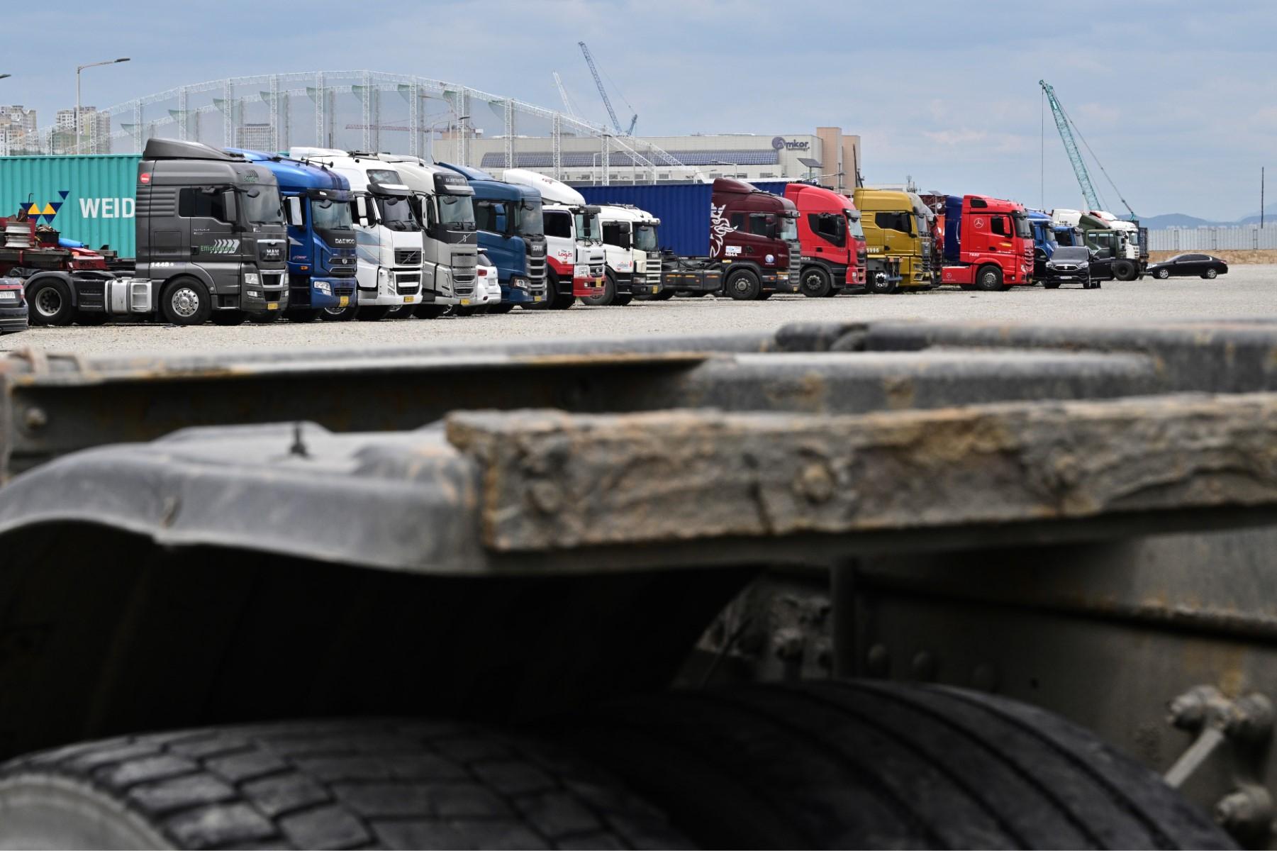 Trucks which have been parked as part of a strike are seen in a parking lot in Incheon on June 14, on the eighth day of protests over rising fuel costs that have further snarled global supply chains. Photo: AFP