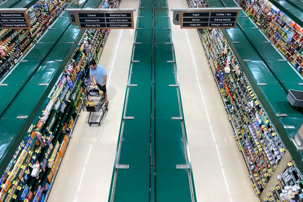 People shop at a supermarket in Arlington, Virginia, on June 10. Photo: AFP
