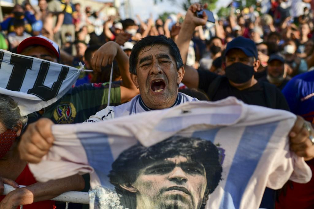 Fans gather outside the morgue where the late Argentine football star Diego Maradona's body underwent an autopsy to establish the cause of death in San Fernando, Buenos Aires province, on Nov 25, 2020. Photo: AFP
