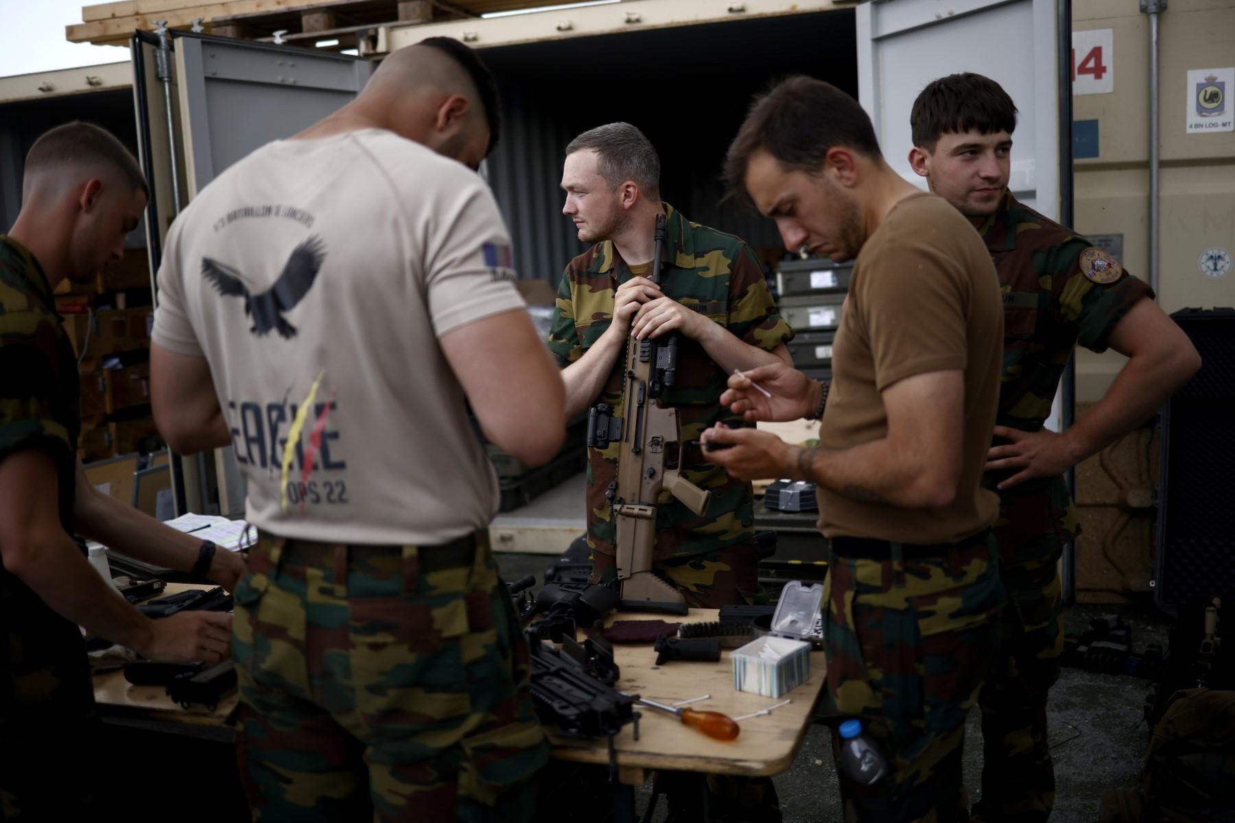 Belgian Nato troops clean firearms at Mihail Kogalniceanu Air Base, near the city of Constanta, on June 14. Photo: AFP