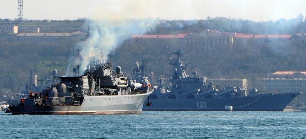In this file photo taken on March 30, 2014 the Russian navy patrol ship 'Pytliviy' (L) navigates near the Russian Navy flagship missile cruiser 'Moskva' (R) docked in the bay of the Crimean city of Sevastopol. Photo: AFP