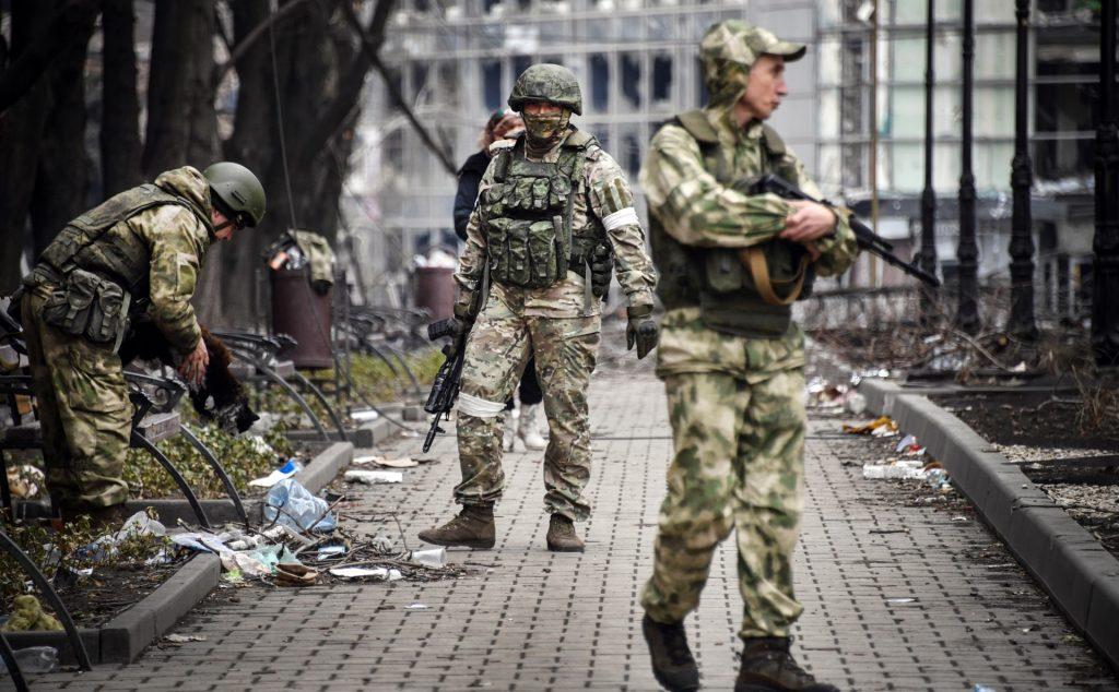 Russian soldiers walks along a street in Mariupol on April 12, as Russian troops intensify a campaign to take the strategic port city, part of an anticipated massive onslaught across eastern Ukraine. Photo: AFP